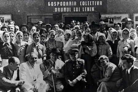 24 iulie 1949: Sunt inaugurate primele Gospodării Agricole de Stat după model sovietic. Zeci de mii de țărani au fost aruncați în închisori pentru că nu au vrut colectivizare